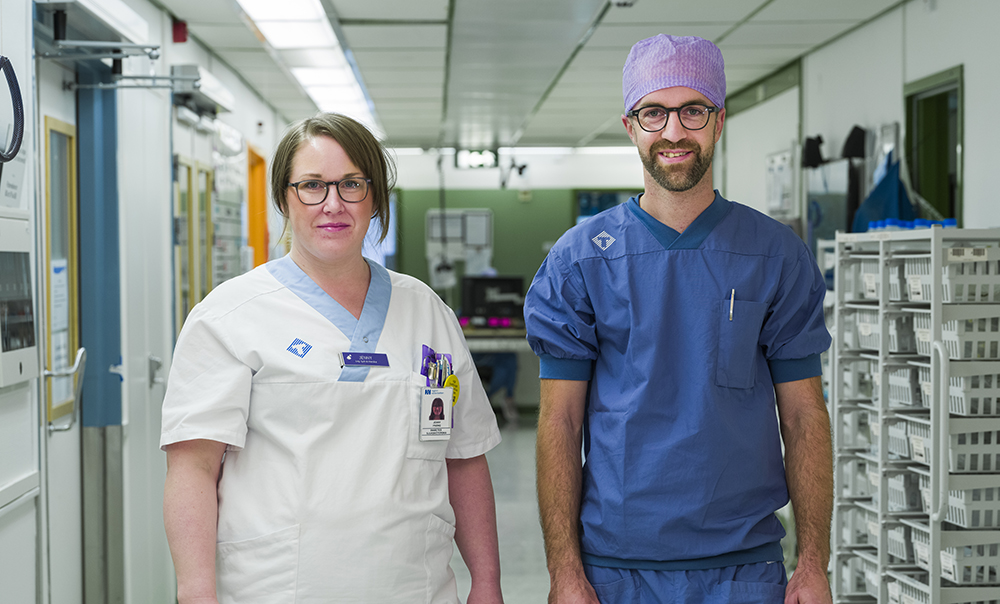 Jenny Prång, diabetes- och dialyssjuksköterska och Marcus Holmgren, anestesisjuksköterska. Foto: Klas Sjöberg/Region Västerbotten