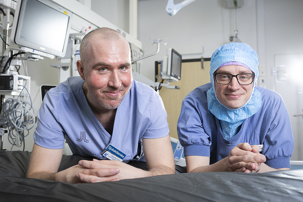 Mathias Lins, IVA-sjuksköterska och Thomas Brodersen, operationssjuksköterska på thorax vid Karolinska universitetssjukhuset. Foto: Johan Marklund