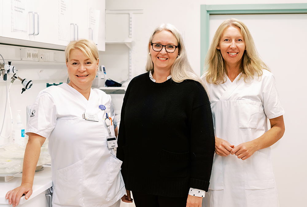 Enikö Janosi, sjuksköterska, Eva Ekstrandh, enhetschef för Njuravdelning 9 i Lund och Eva-Lotta Öberg, sjuksköterska. Foto: Kajsa Ragnestam