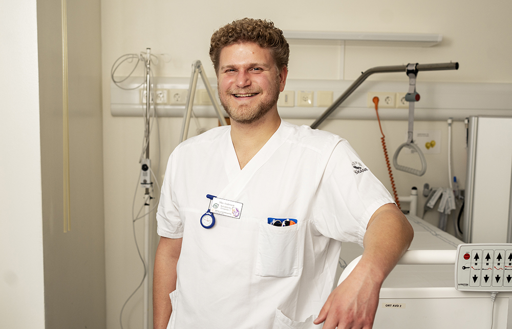 Max Andersson, sjuksköterska på ortopeden i Malmö. Foto: Johan Bävman