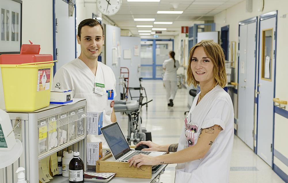 Michael Tägil, arbetsterapeut, och Ebba Johansson, sjuksköterska på ortopeden i Lund. Foto: Johan Lindvall