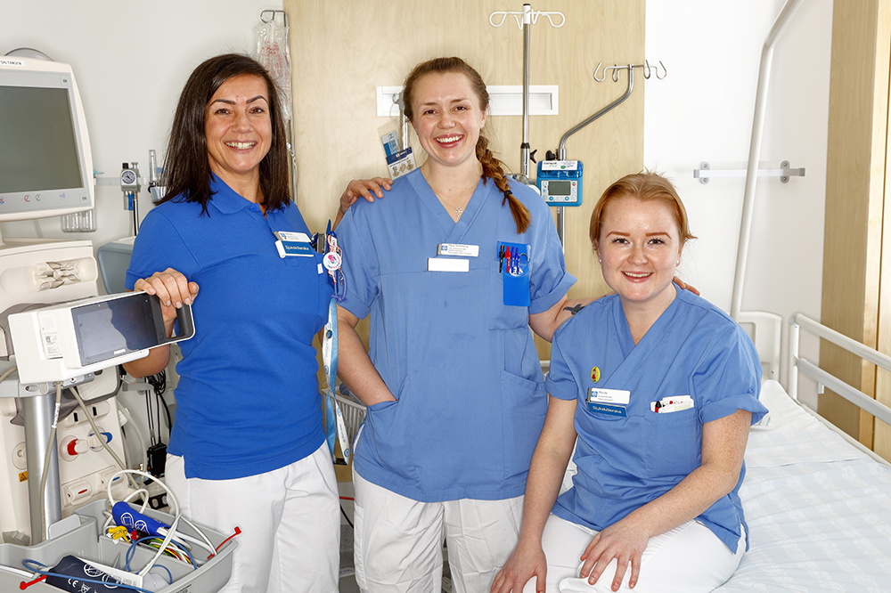 Mersiha Zuberovic, Maja Holmberg och Mandy Sjörand, sjuksköterskor på Medicinkliniken vid Vrinnevisjukhuset. Foto: Peter Holgersson