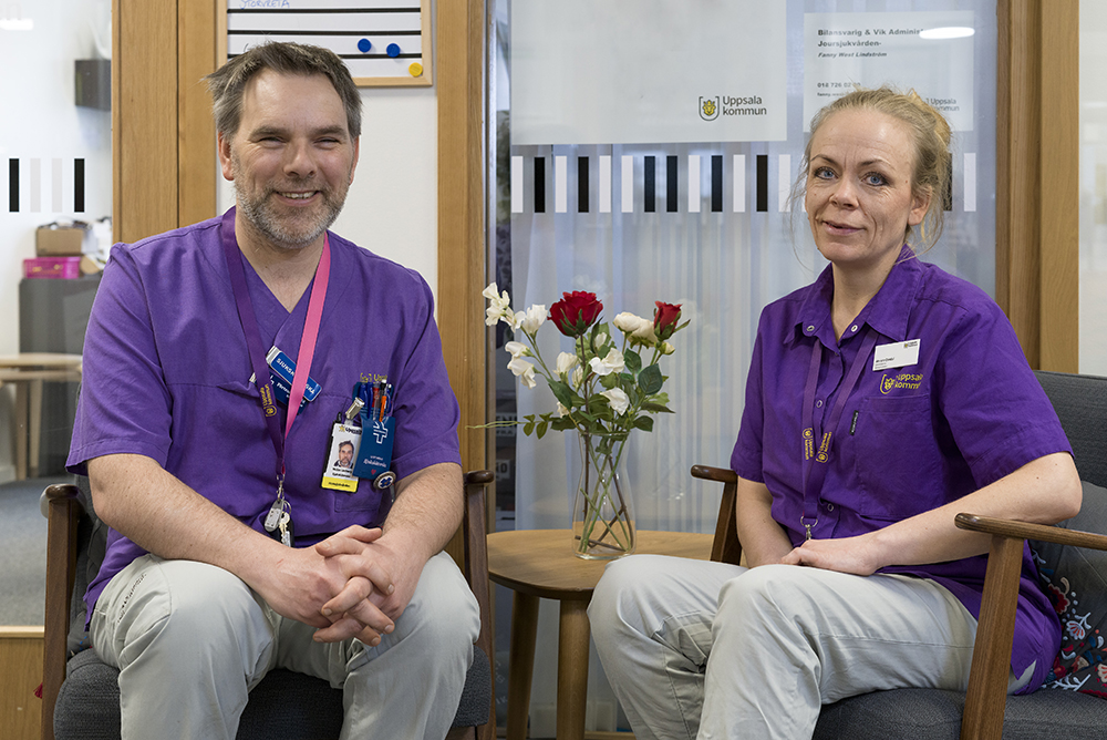 Nicklas Lindberg och Merete Omdal, sjuksköterskor i Uppsala kommuns hälso- och sjukvård. Foto: Göran Ekeberg