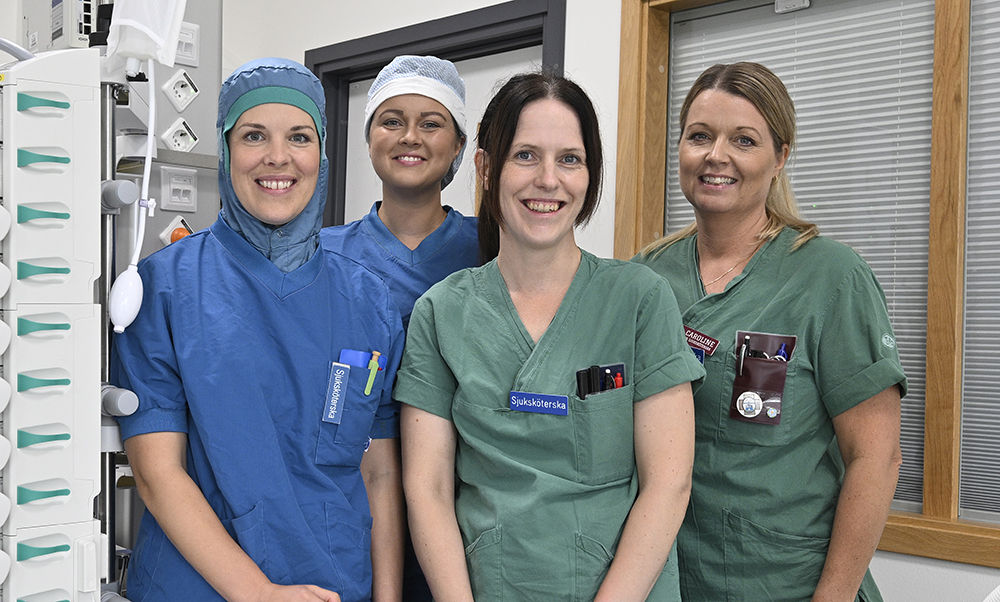 Sandra Wolst, operationssjuksköterska, Paulina From, anestesisjuksköterska, Jennie Magnusson, IVA-sjuksköterska och Caroline Fridh, IVA-sjuksköterska. Foto: Mikael Ftitzon