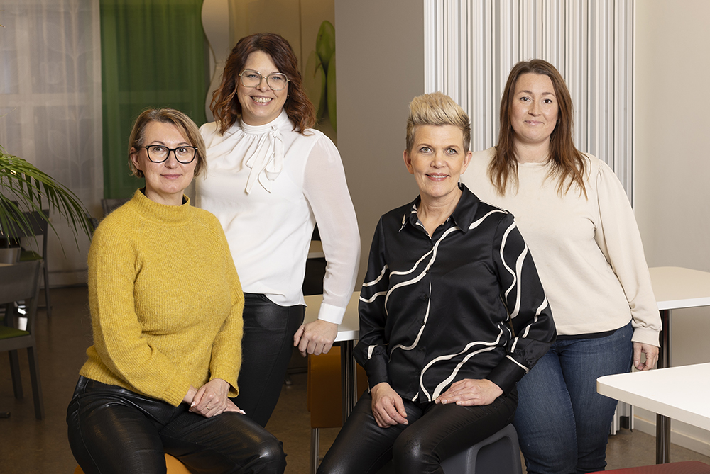 Jasmina Ikanovic, Jennie Tyllander, Lena Broberg  och Emelie Sandelin har arbetat många år inom Borås stad. Här har de fått möjlighet att både fördjupa sin kunskap och hitta nya vägar framåt. Foto: Marcus Schoenherr