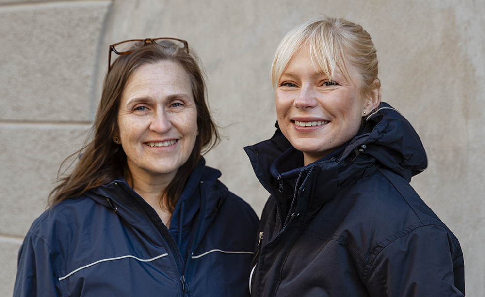 Sjuksköterskorna Åsa Söderstedt och Anna Milton trivs inom Attendo. Foto: Christine Engström