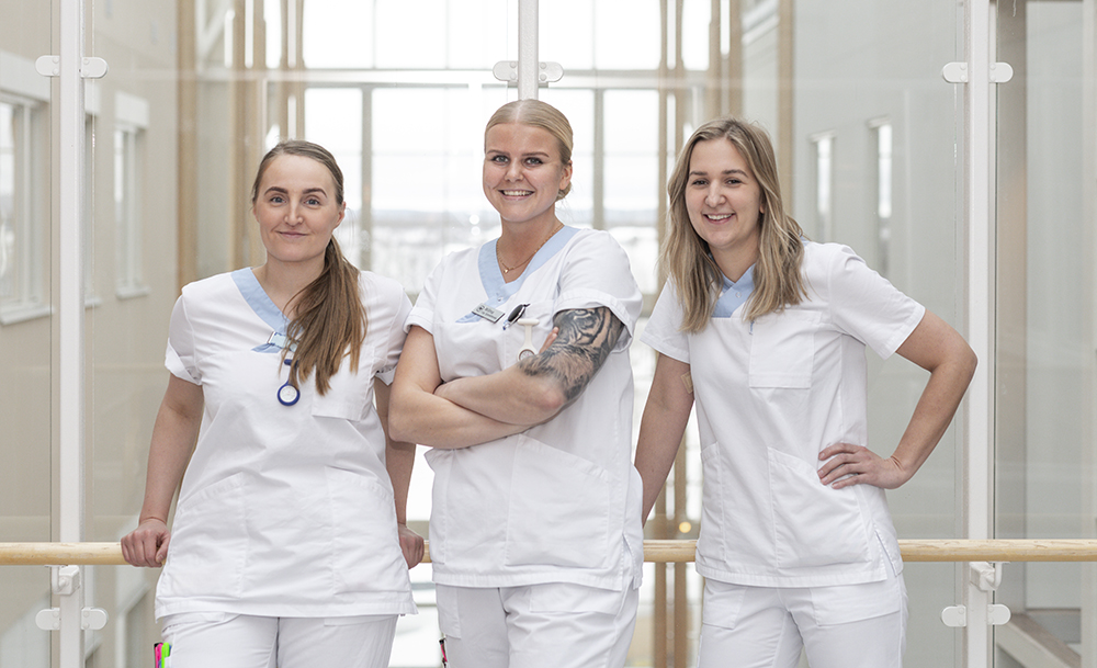 Gabriella Zachari, Wilma Gidlund och Kajsa Hedlund trivs på avdelning 61 vid Sunderby sjukhus. Foto: Daniel Holmgren / Cre8photo.se