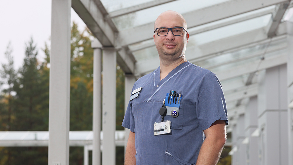 Andreas Saxin, sjuksköterska inom Tema Akut och Reparativ Medicin i Huddinge. Foto: Fredrik Hjerling