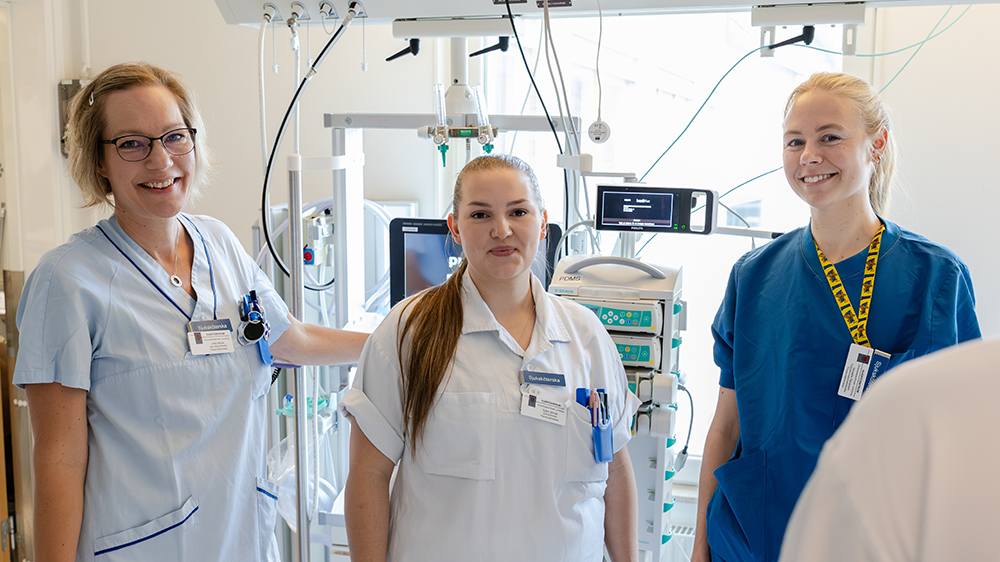 Linda Wilson, Signe Jerndal och Vendela Oscarson, sjuksköterskor på Thorax-kärlkliniken på Linköpings universitetssjukhus. Foto: Emma Busk Winquist