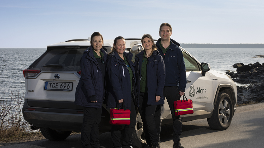 Inom ASIH i Nynäshamn har teamarbetet tagits till en ny nivå.
– Vi tänker tillsammans, säger Magnus Valldor och får medhåll av sina kollegor Sandra Rojlén, Jessica Stranne och Josefin Adolfsson Blomqvist. Foto: Johan Gustafsson / G40studio