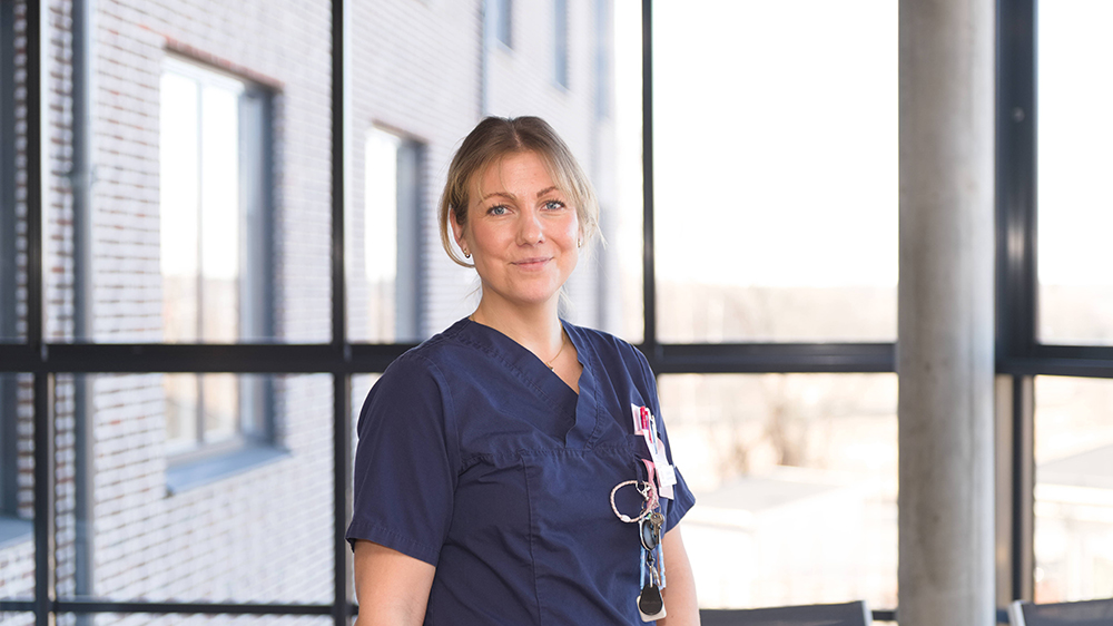 Hanna Dyvik, sjuksköterska på äldreboendet Björnö strax utanför Norrtälje. Foto: Conny Holm