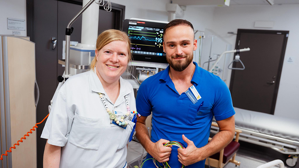För Frida Gäfvert och Dennis Muslijevic är teamkänslan, patientmötet och utvecklingen viktiga. Foto: David Brohede