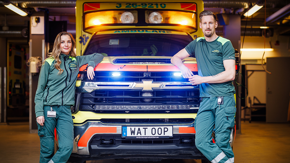 Kristin Löberg och Rasmus Hedblom på Ambulanssjukvården i Gävleborg. Foto: Alexander Lindström